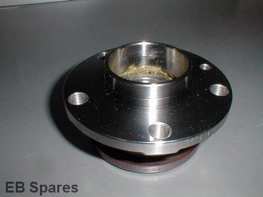 Late rear wheel bearing/hub. (Chassis number required) 