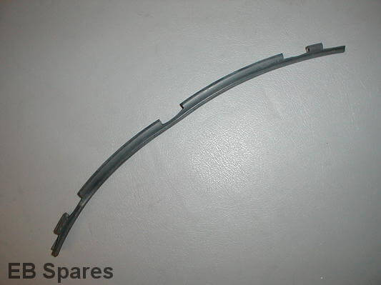 Rear quarter light vertical seal 