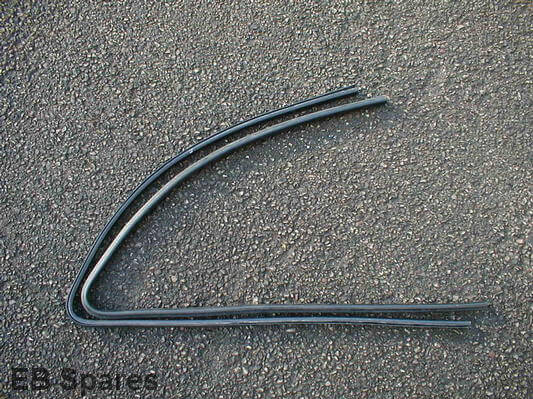 Rear quarter light seals for Alfa Romeo 105